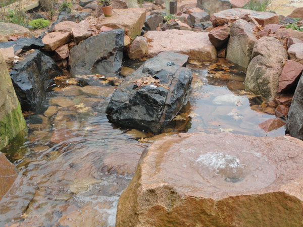 Bubbling water feature